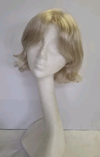 Short light blonde bob - light, wavy
