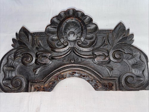 Carved oak panel - carved, pediment
