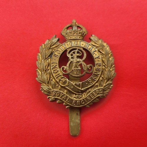 Royal engineers cap badge - badge, king