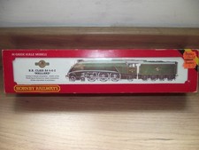 Hornby OO Gauge R350 Class A4 4-6-2 60022 Mallard in BR Green BOXED