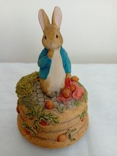 Peter Rabbit Music Box Figurine 1999 Beatrix Potter Plays " Autumn Leaves "