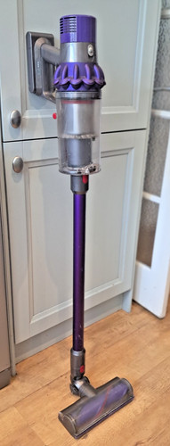 Dyson cyclone v10 - dyson,