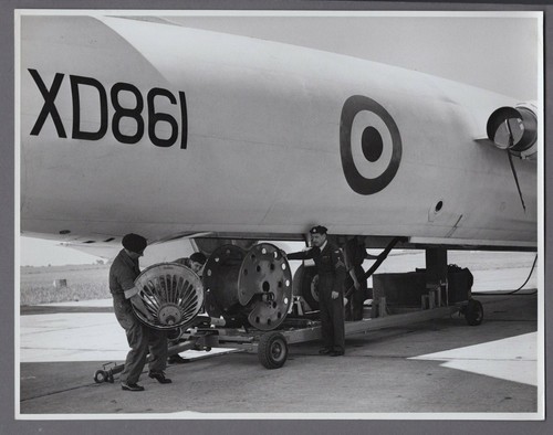 Vickers valiant raf bomber - vickers,