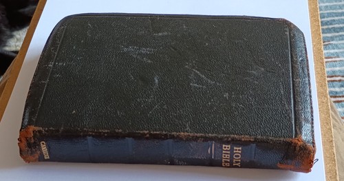 Old holy bible 1950s softback - old,