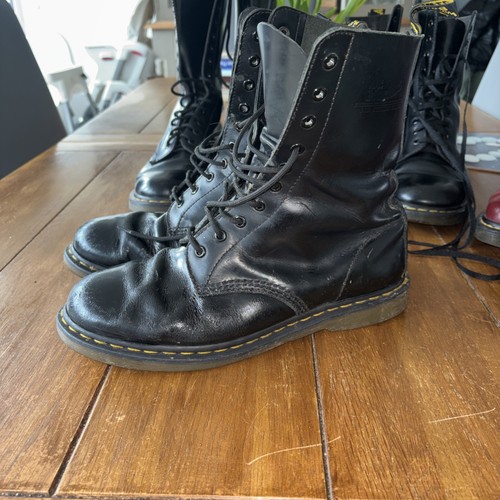 Martens airwair hole - martens, 10