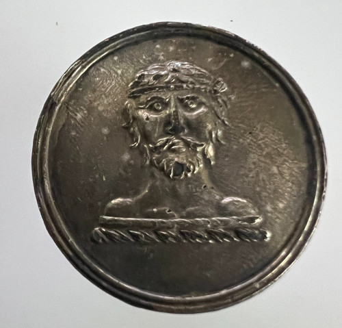 Antique livery button bearded - antique,