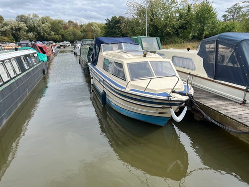 Viking cabin cruiser boat - cruiser,