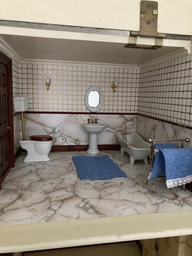 Dollhouse scale bathroom - 1/12,