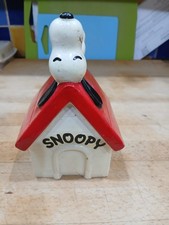 Vintage Snoopy Peanuts Dog Kennel House Money Box Collectable 1970 With Stopper