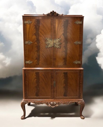Cocktail cabinet with fitted - with,
