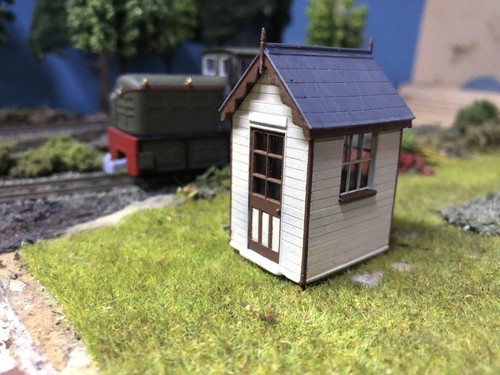 Signal frame ground hut with - frame,