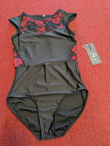 Wear moi muscari black with - moi,