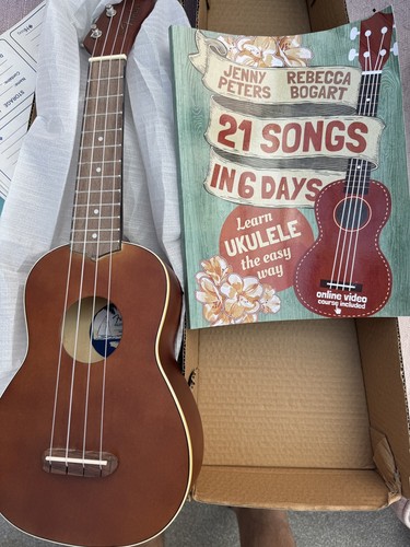 Fender ukulele book tuner - book,