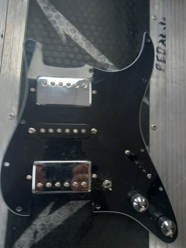 Loaded strat scratchplate hsh - ,