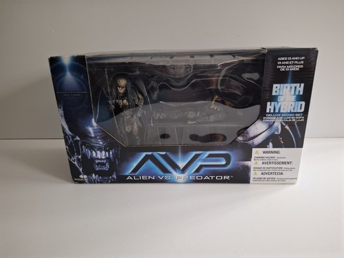 Neca exclusive avp birth - avp,