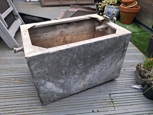 Galvanised metal water - water, tank