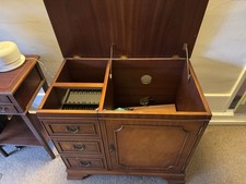 Mahogany Veneer Hi-Fi Cabinet