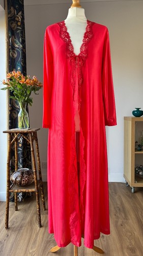 Vintage red nylon dressing - red,