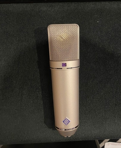 Neumann microphone - 87, ai