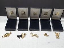 5x Pin Badges / Broach, Kangaroo, Dog, Horse, Swan, Rabbit (R3 S1 B2, Yellow)