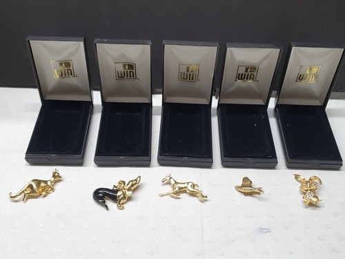 Pin badges broach - badges, /
