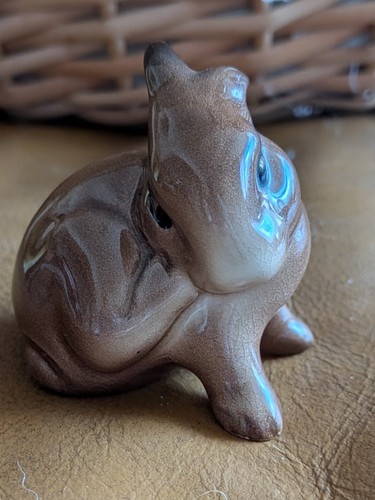 Beswick bunny scratching - bunny,