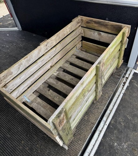 Horse hay box bar - box, bar*