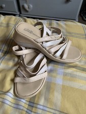 clarks springer sandals beige