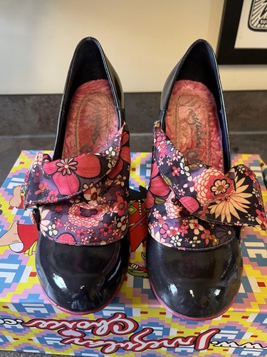Irregular choice floral button - irregular,