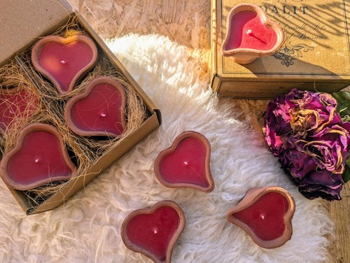Bnwt boxed rose scent heart - rose,