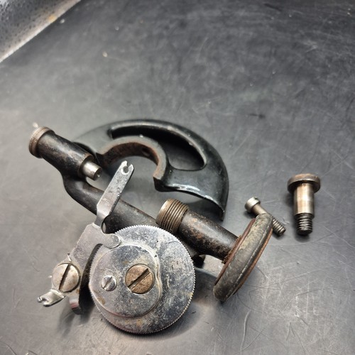 Singer sewing machine - machine, bobbin
