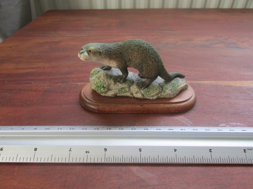 Border fine arts otter base - border,
