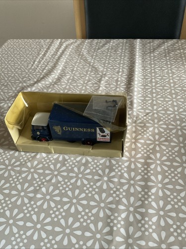 Corgi bedford box van 22704 - tk,