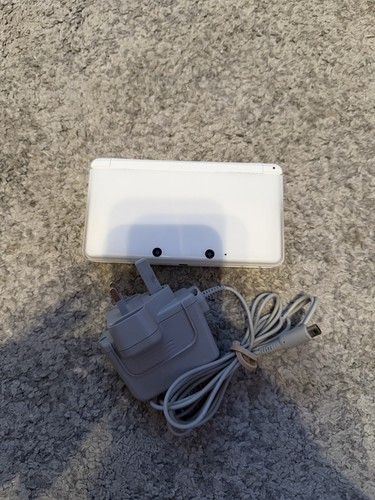 Nintendo 3ds white handheld - nintendo,