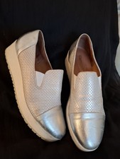 ITALIAN LEATHER (Carmen's) Georgous Silver Ladies loafers/slip-on shoes. Size 39