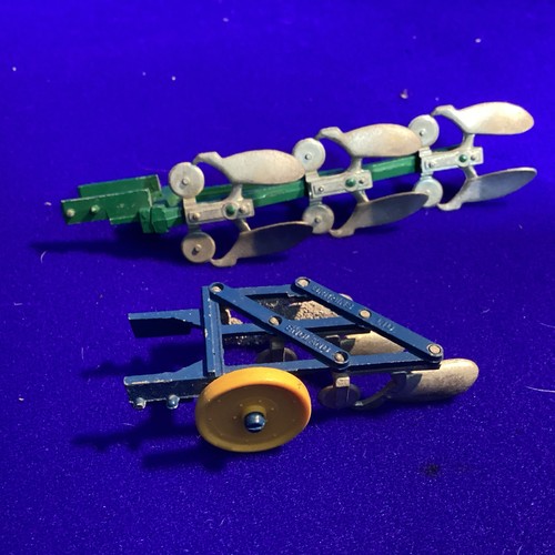 Britains ploughs 1974 green - x2,