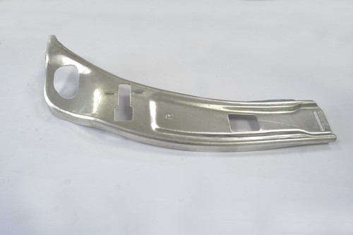 Front bumper side bracket - side, r/h