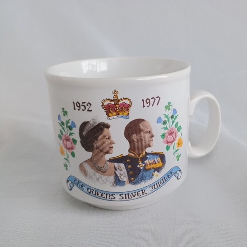 Vintage queen elizabeth ii - ,