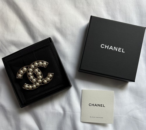 Chanel brooch pin with logo - pin,