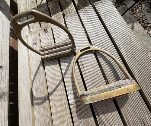 Pair gold stirrups - stirrups,