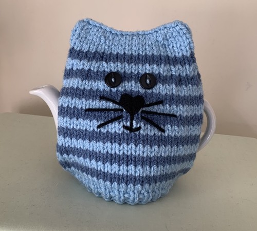 New hand knit pale - new,