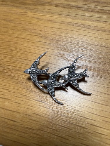 Vintage design three swallows - vintage,