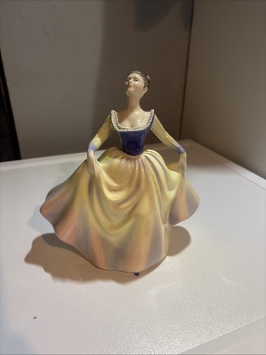 Royal doulton figurine lisa - doulton,