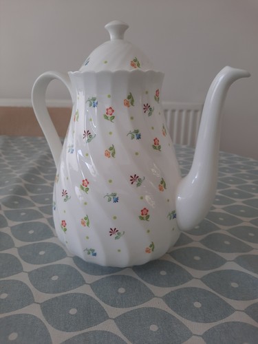 Wedgwood cascade bone china - cascade,