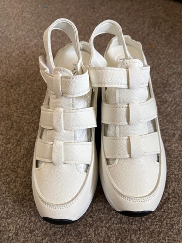 Ladies sandals white size - , 4
