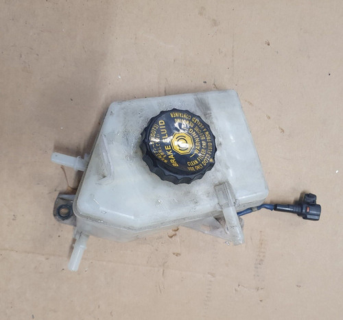 Brake fluid master cylinder - brake,