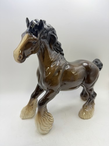 Vintage beswick cantering - vintage,