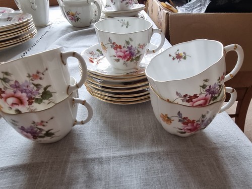 Set cups 6 saucers - of, bone