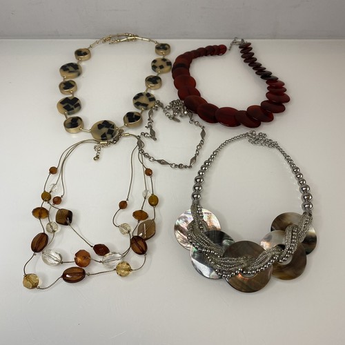 Statement necklaces - x,