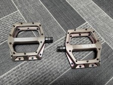 DMR VAULT Pedal Performance Faded Pink Mountain Bike Flat Pedals